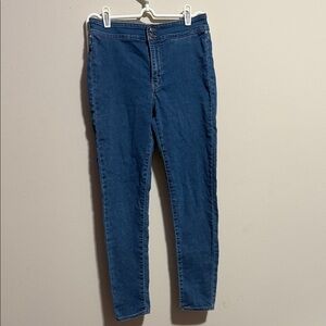 Women’s stretchy blue denim Levi’s size 29